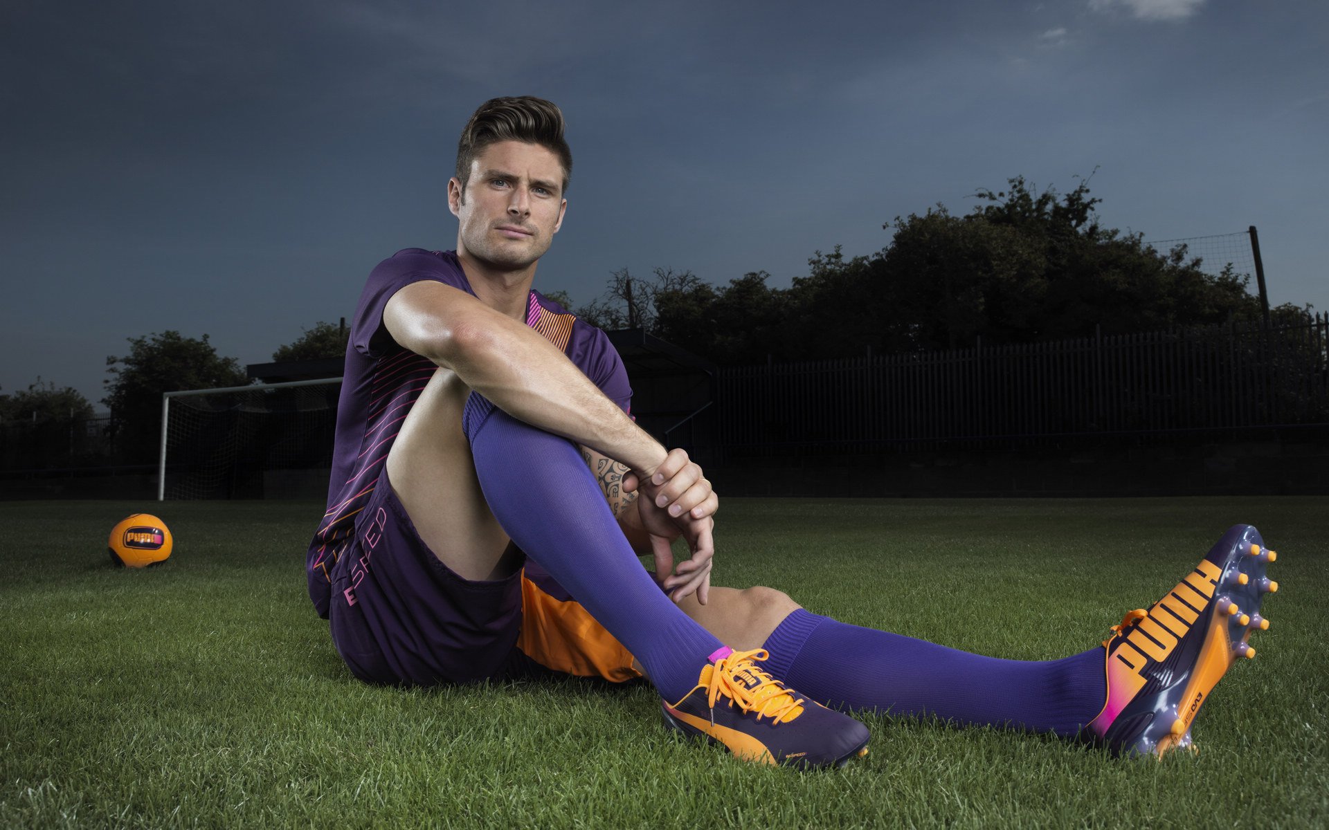 英格兰队长带伤出战,赢得尊敬,英格兰场上队长